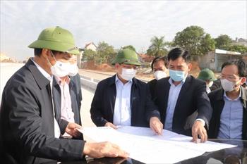 Đồng chí Bí thư Tỉnh ủy kiểm tra tiến độ thi công cầu Cửa Lục 1 và cầu Cửa Lục 3