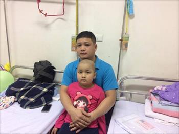 Người cha có con gái 7 tuổi mắc bệnh ung thư: Nguyện trắng tay cả đời để đổi lấy từng phút giây sự sống cho con