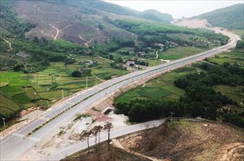 Đường nối Sân bay Vân Đồn với Khu phức hợp nghỉ dưỡng cao cấp: Cơ bản hoàn thành hạng mục chính