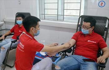 "Cầu nối" trong hoạt động nhân đạo, từ thiện