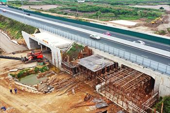 Tập trung thi công nút giao lớn nhất Quảng Ninh