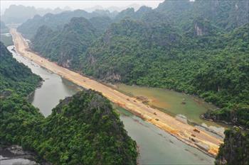 Thi công các hạng mục khó đường bao biển Hạ Long - Cẩm Phả
