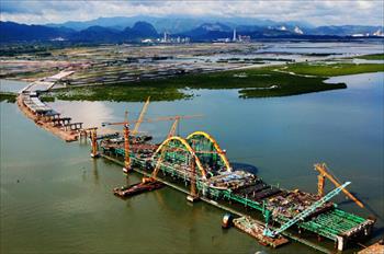 Tăng tốc thi công cầu Cửa Lục 1