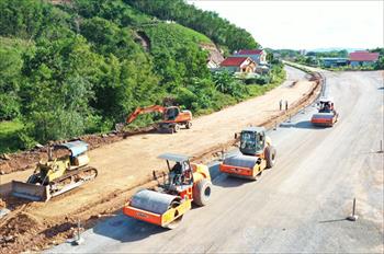 Tập trung hoàn thiện kết cấu hạ tầng đồng bộ