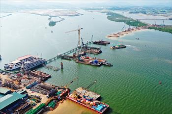 Cổ phiếu bất động sản: Tìm cơ hội trong khó khăn