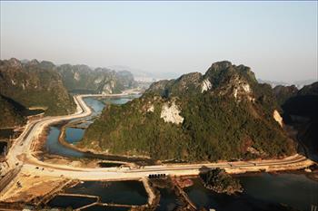 Thi công các hạng mục điều chỉnh đường bao biển Hạ Long - Cẩm Phả