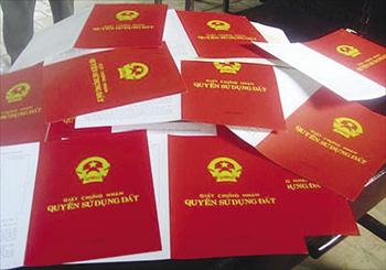 Nhan nhản dịch vụ làm sổ đỏ "siêu tốc"