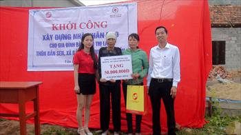 Khởi công xây dựng nhà cho hộ nghèo ở xã Bản Sen (Vân Đồn)