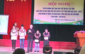Học giỏi để thoát nghèo