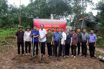 Khởi công xây dựng nhà cho hộ nghèo