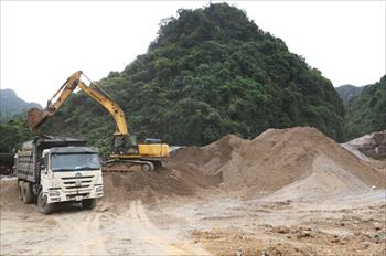 4 tổ chức bàn giao mặt bằng đường bao biển Hạ Long - TP Cẩm Phả ngay tại công trường